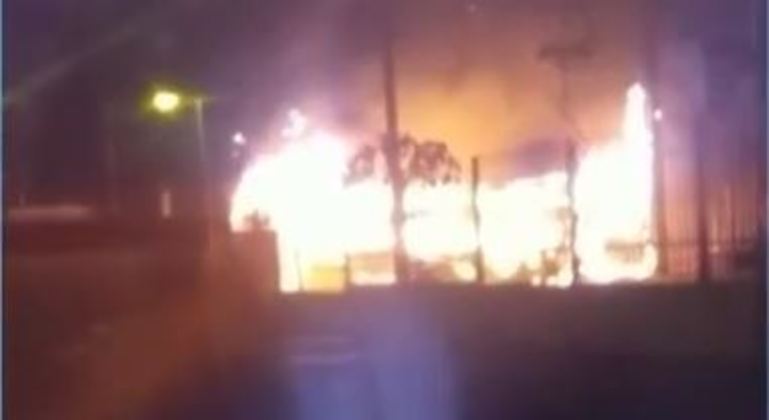 Ônibus foi incendiado para impedir aproximação da polícia no Grajaú, zona sul de SP