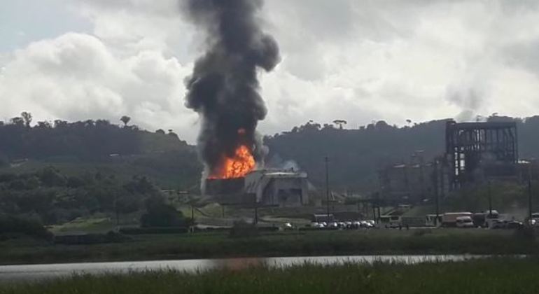 Incêndio de grandes proporções atinge usina Caeté, em São Miguel dos Campos (AL)