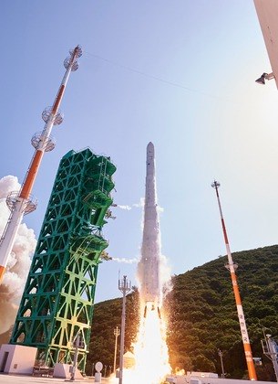 “O fato de que agora temos nosso próprio foguete espacial significa que podemos testar e verificar a tecnologia necessária para projetos de exploração espacial no futuro”, disse Bang Hyo-choong, professor de engenharia espacial do Instituto Avançado de Ciência e Tecnologia da Coreia (KAIST)