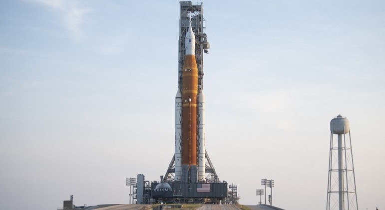 Novo foguete da Nasa chegou à sua plataforma de lançamento, em Cabo Canaveral
