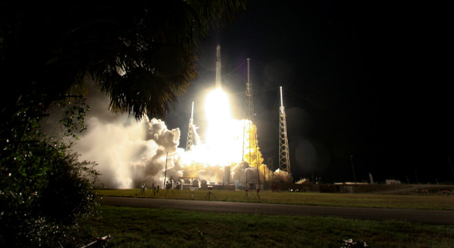 SpaceX usará foguetes Falcon para levar 60 satélites de comunicação ao espaço