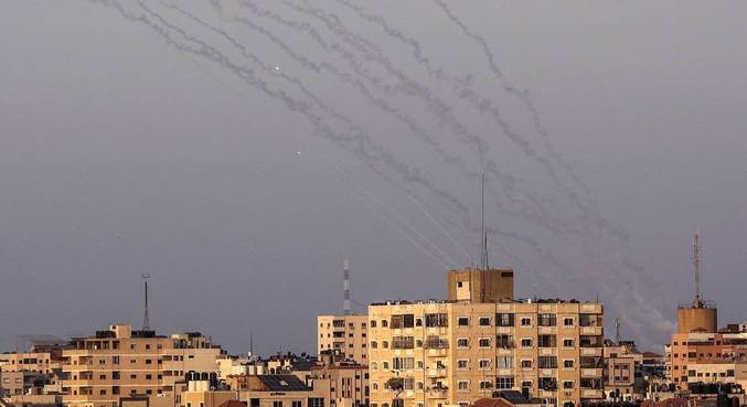 Vários foguetes são lançados da cidade de Gaza em direção a Israel neste domingo