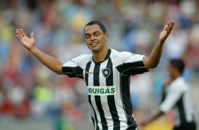 Foi eleito craque da Copa do Brasil de 2007, quando jogava no Botafogo.