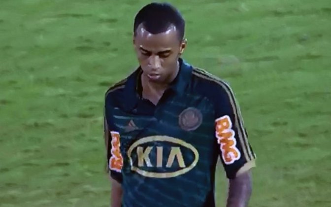 Foi feita até uma vaquinha para o Palmeiras contratar o jogador. O clube se endividou com a contratação e o atleta é odiado pela torcida por seu péssimo desempenho em campo.