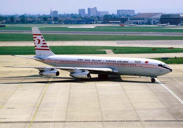Foi no voo TK-1855 da companhia aérea Turkish Airlines. 