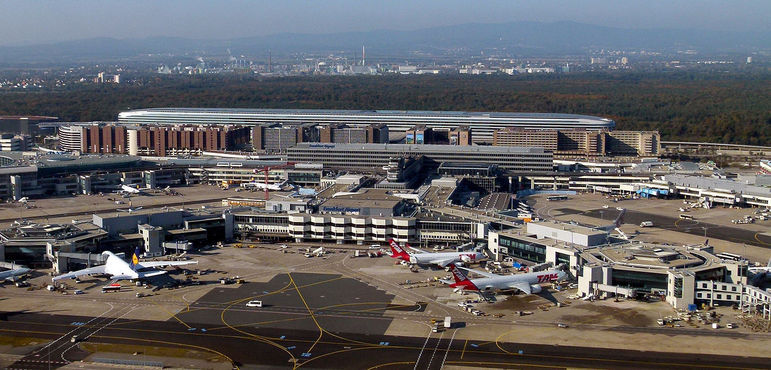 Foi num voo da empresa alemã Lufthansa que seguia de Austin, nos Estados Unidos, para o aeroporto de Frankfurt (foto), na Alemanha, 