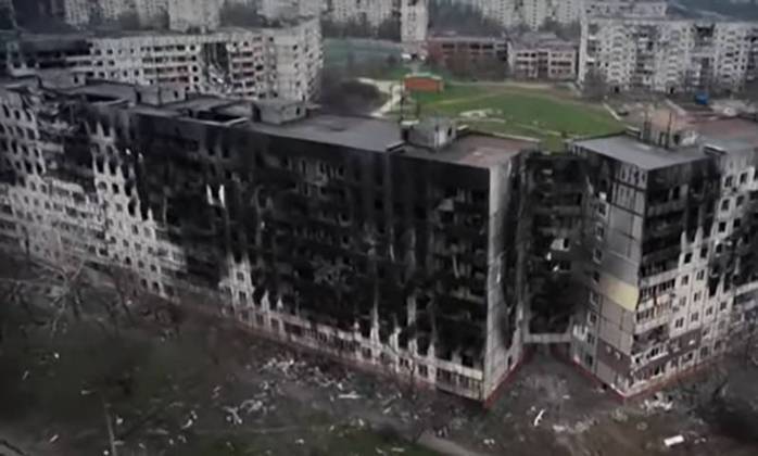 Foi o fim do cerco mais destrutivo da guerra, que começou há cerca de três meses, causando grande destruição. Mariupol está acabada.