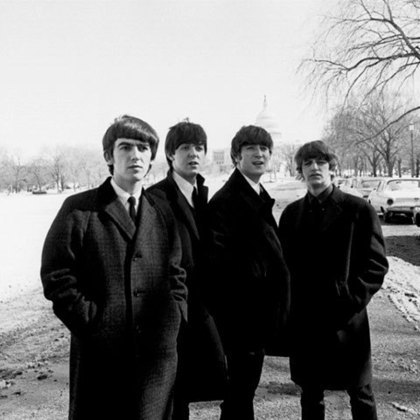 Foi por pouco tempo! Apesar do estouro que foi a banda, ela durou pouco: quase uma década de conjunto (foram oito anos profissionalmente, mas antes eles já tocavam por aí). O primeiro álbum foi o Please Please Me, de março de 1963, e o último (infelizmente!) foi Abbey Road, em setembro de 1969 – aqui vale mencionar: Abbey Road foi o último disco gravado e Let It Be foi o último a ser lançado.