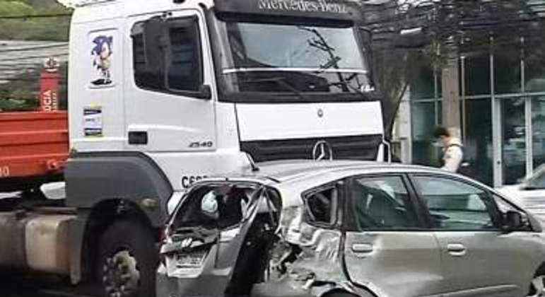 Motorista se envolve em acidente após sair de Missa em Vitória; trânsito é lento na região - Vimarsana News