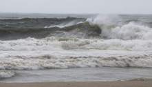 Frente fria provoca ventos fortes e ondas de até 3,5 metros no ES nesta segunda e terça-feira