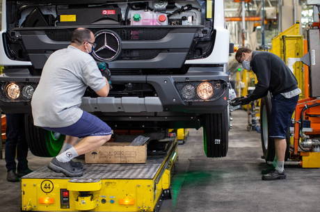 Fábricas de veículos diminuíram produção em 88%