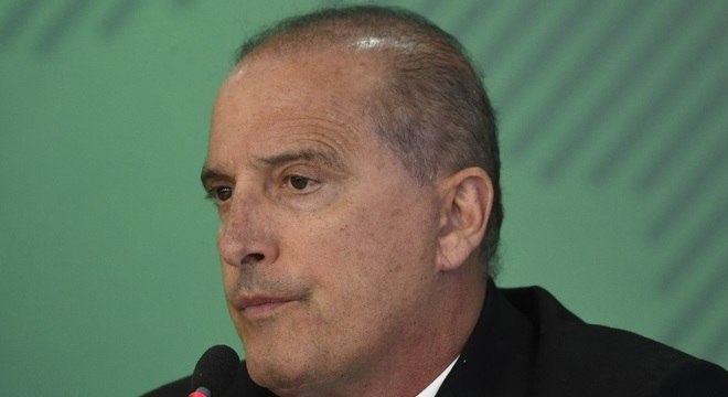 Onyx pede assistência de partidos aliados para blindar ministro Weintraub