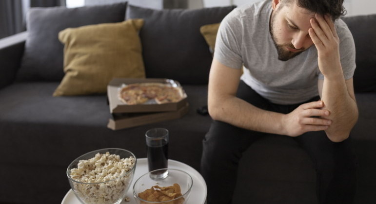 Se a fome emocional está causando sofrimento, é importante procurar ajuda de especialista