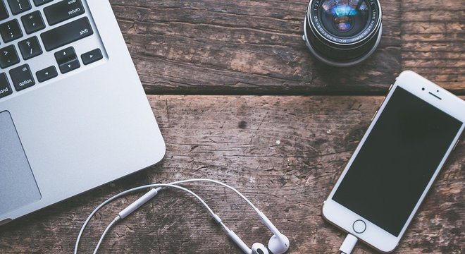 Playlists de músicas e podcasts para auxiliar durante o isolamento