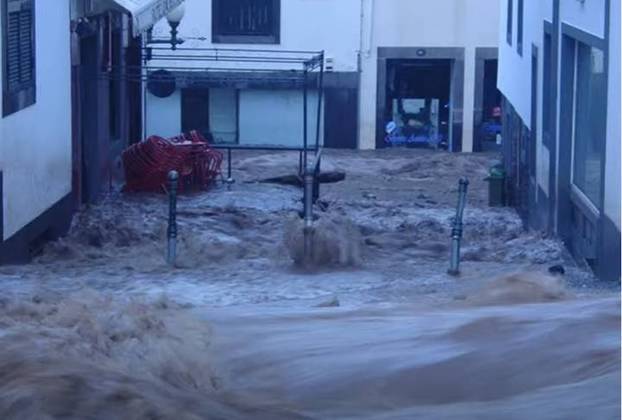 Foram confirmados 47 mortos, 600 desalojados e 250 feridos, em consequência das inundações na Ilha da Madeira. Mais de mil pessoas ficaram desalojadas.  