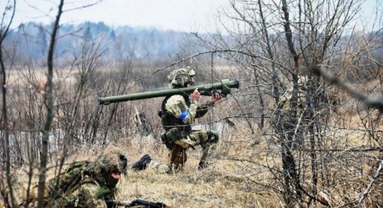 Exército da Ucrânia tenta resistir ao ataque russo