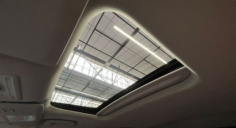 Pick-up vem equipado com teto solar