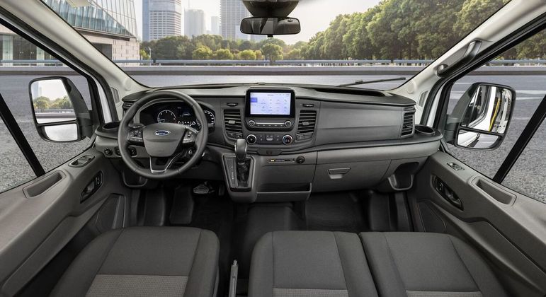 Modelo traz uma ampla central multimídia Sync Move com conexão com Android Auto e Apple CarPlay via cabo