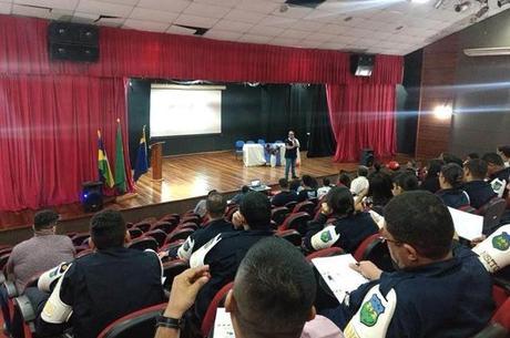 André Garcia durante palestra no I Fórum de Educação e Segurança do Trânsito de Porto Velho