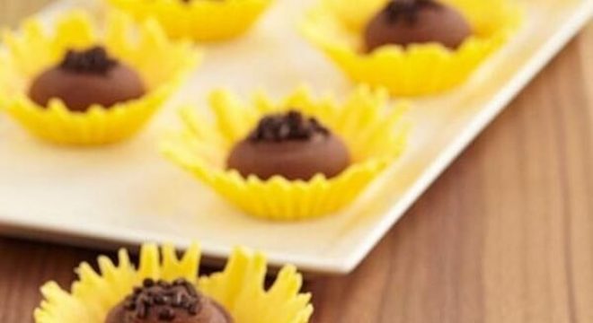 Forminhas especiais para os docinhos da festa tema girassol