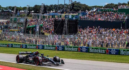 Após tempestade de sexta-feira, sol deve dominar o GP