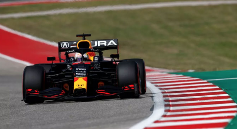 Red Bull, equipe de Verstappen, precisa marcar dois pontos a mais do que a Mercedes para assumir a liderança