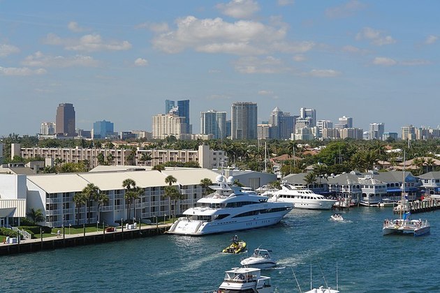 10. Fort Lauderdale, FlóridaFort Lauderdale é mais barata que a vizinha Miami e oferece passeios semelhantes por um preço menor. A cidade tem diversos murais e artes de rua que podem ser contemplados gratuitamente, além de praias e a famosa avenida Las Olas Boulevard