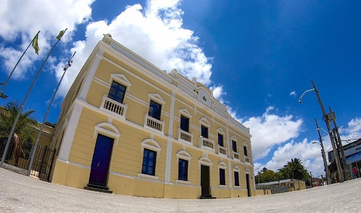 13 — Ceará, com PIB de R$ 194,8 bilhões, o que corresponde a 2,2% da produção do país