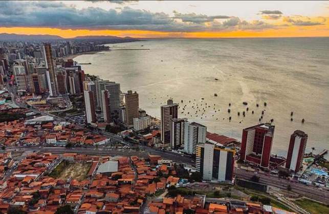 Fortaleza- Quem nasce na capital do Ceará é Fortalezense. A cidade, fundada em 13/04/1726, tem cerca de 2,4 milhões de habitantes.