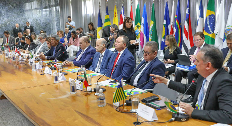 Fórum Nacional dos Governadores, em Brasília, discute questões tributárias