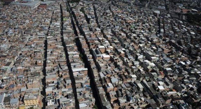 O Brasil tem 13,6 milhões de pessoas morando em favelas, segundo os institutos Data Favela e Locomotiva. Algumas delas são mais populosas do que municípios inteiros