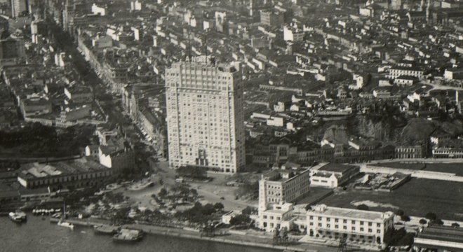  'O mirante do edifício A Noite, no último andar, era o mais visitado da cidade', recorda o marchand Márcio Alves Roiter
