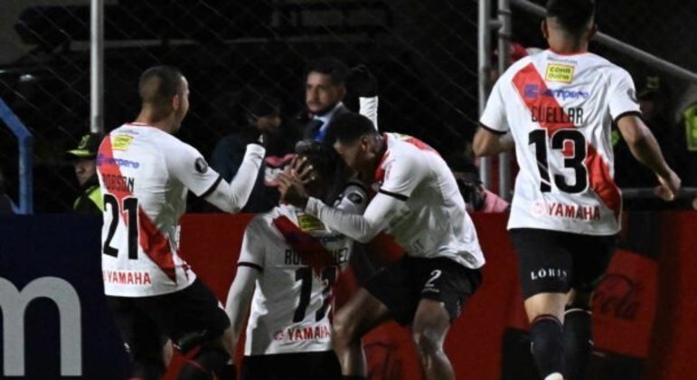 Na Libertadores, Always Ready bate Nacional e abre vantagem - Esportes - R7  Jogada 10