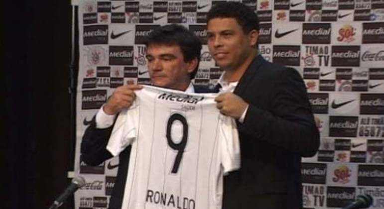 Foto de apresentação do Ronaldo no Corinthians