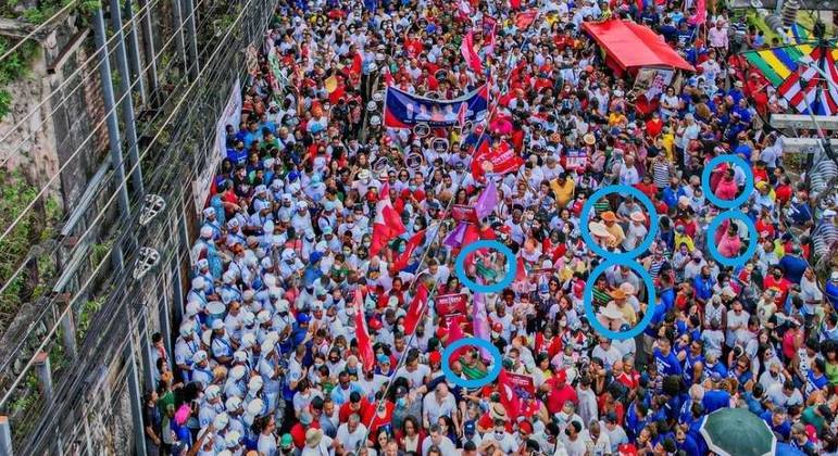 Evento com Lula na Bahia; círculos destacam pessoas repetidas na foto