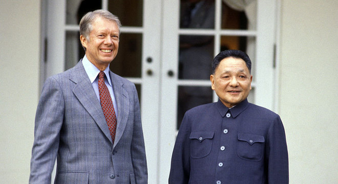 Deng Xiaoping firmou um acordo histórico com Jimmy Carter, então presidente dos EUA, em 1979