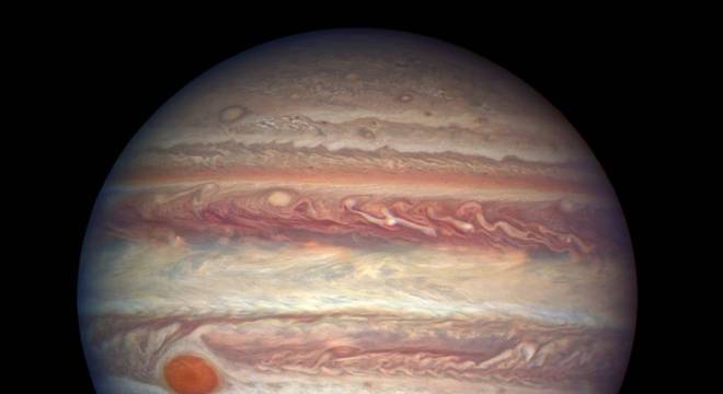  Esta é uma foto de Júpiter tirada pelo Telescópio Espacial Hubble