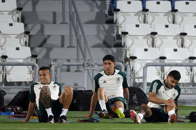 Foto do treino da seleção mexicana, que encara a Polônia nesta terça-feira (22), às 13h (de Brasília).