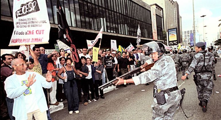 Foto feita por Alex Silveira momentos antes de ser atingido por uma bala de borracha