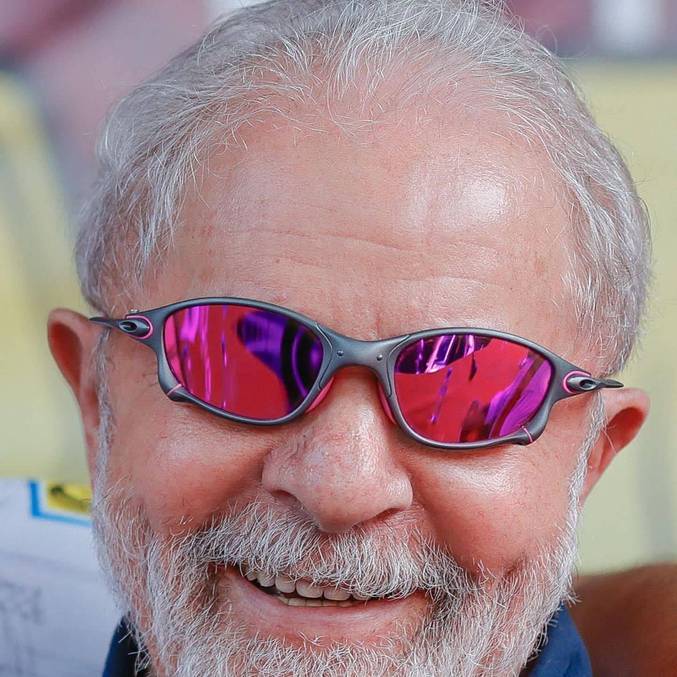 Foto usando óculos juliet que foi postada pela equipe de Lula no Instagram