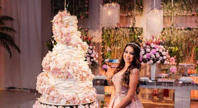 Fotos de bolo de 15 anos gigantes e lindos