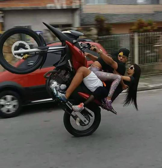 VIDEO DANDO GRAU DE MOTO) COM MUSICA/ FUNK!. 