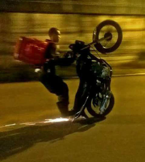 As melhores fotos de motos e bikes 'no grau' da internet 