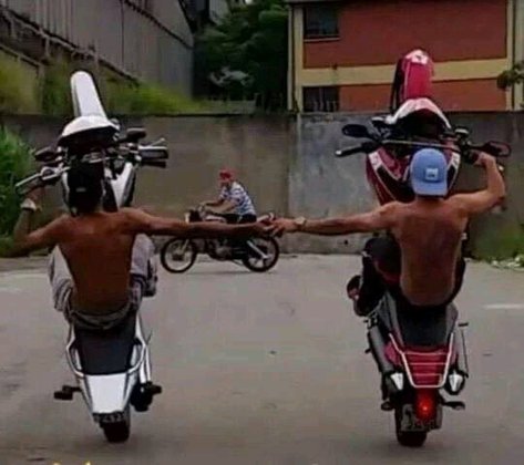 As melhores fotos de motos e bikes 'no grau' da internet