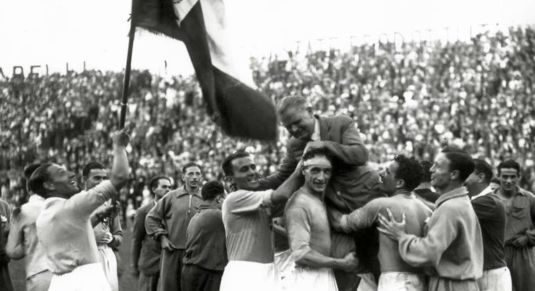 Em 1938, o bi do jornalista e treinador Vittorio Pozzo