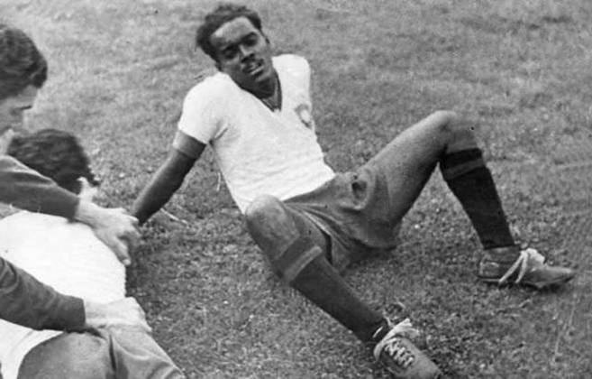 França 1938 - Leônidas da Silva - O brasileiro, que popularizou o chute de bicicleta, marcou sete gols na Copa da França, e viu a Seleção Brasileira terminar na terceira colocação.