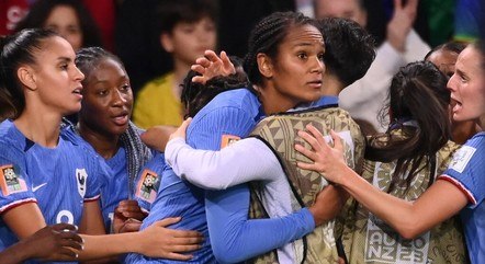 Zagueira Renard marcou para vencer o Brasil