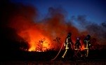 Na França, equipes de emergência também estão trabalhando. Dois grandes incêndios queimaram 14 mil hectares de vegetação no sudoeste do país, perto de Bordeaux, por uma semana