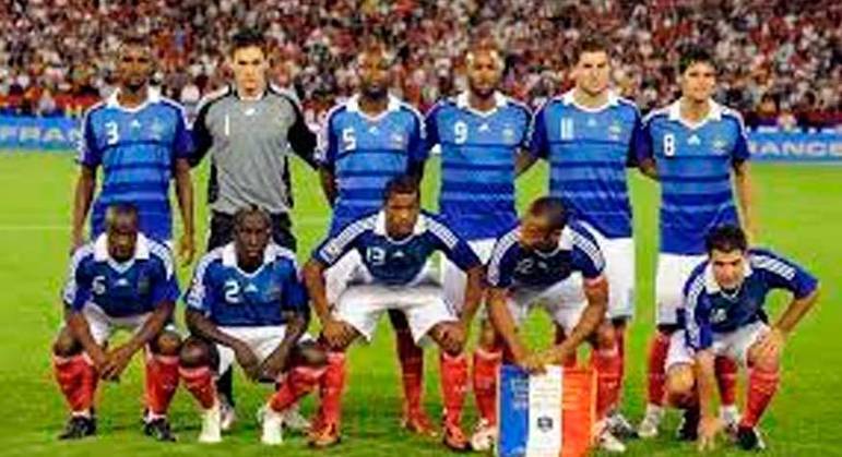 França - Copa do Mundo 2010 - A França, tambem finalista em 2006, ficou em último lugar de seu grupo na África do Sul e não ganhou um jogo sequer.