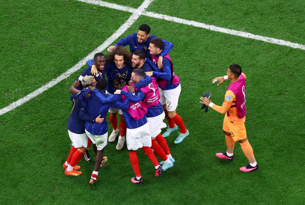 Fim de jogo! Pela segunda vez consecutiva a França está na final da Copa do Mundo. O jogo contra o Marrocos aconteceu no estádio Al Bayt, às 16h (de Brasília), nesta quarta-feira (14). Os Bleus venceram a partida por 2 a 0 e agora encaram a Argentina na grande final, no domingo (18), no estádio Lusail, às 12h (de Brasília)